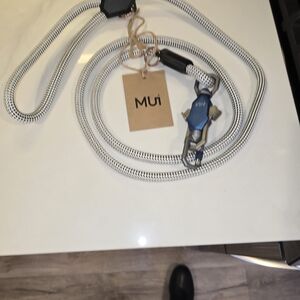 Muí Black and White Leash with Blue magnetic hook